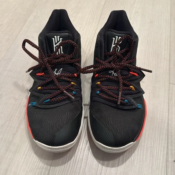 Friends Kyrie 5 - Picture 6 of 7